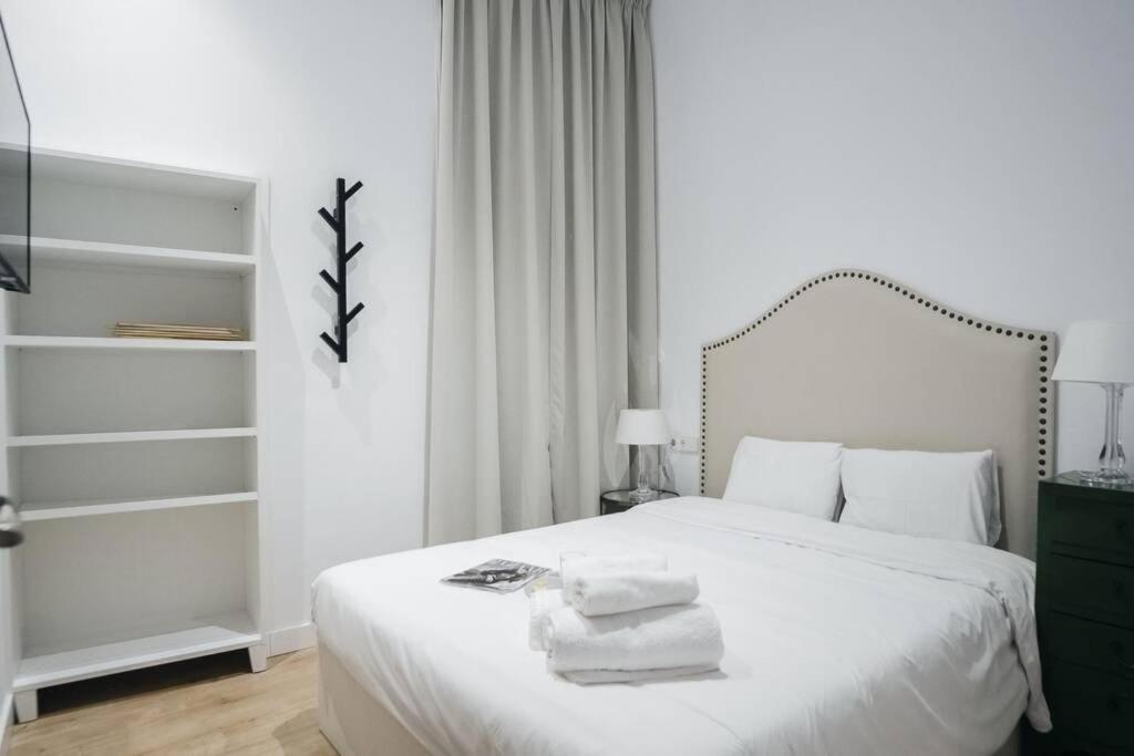 Apartamentos Plaza De Pedro Zerolo III Madrid Exterior photo